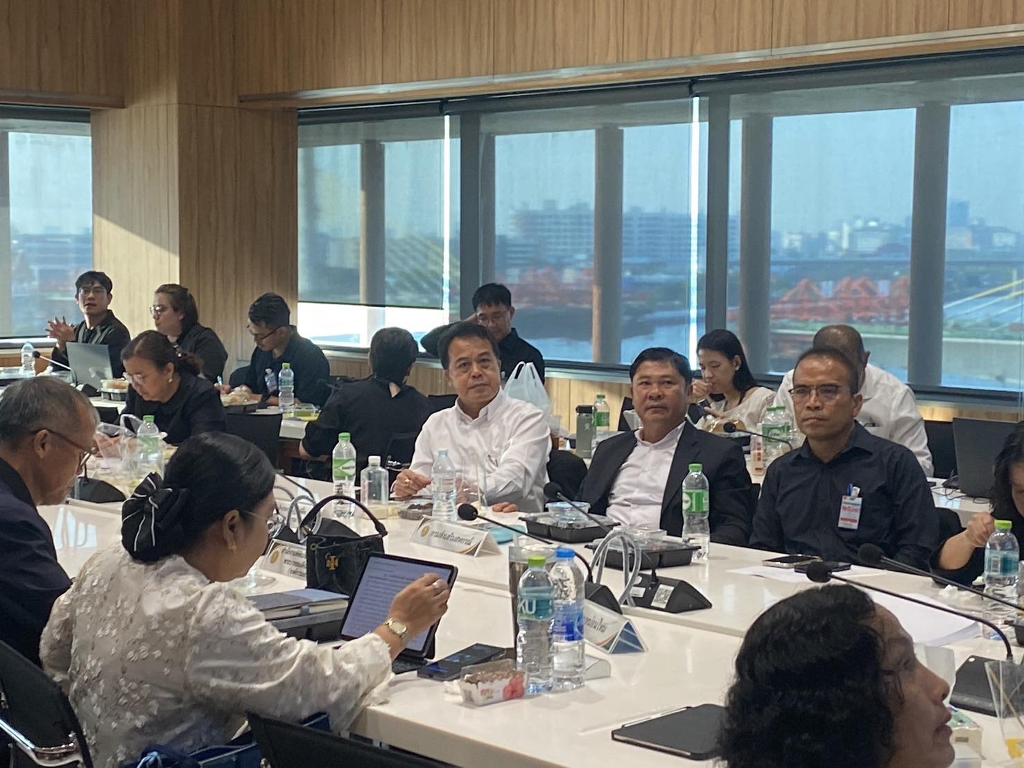 title - ส.ป.ก. ร่วมติดตามและรับฟังการประชุมสภาผู้แทนราษฎร